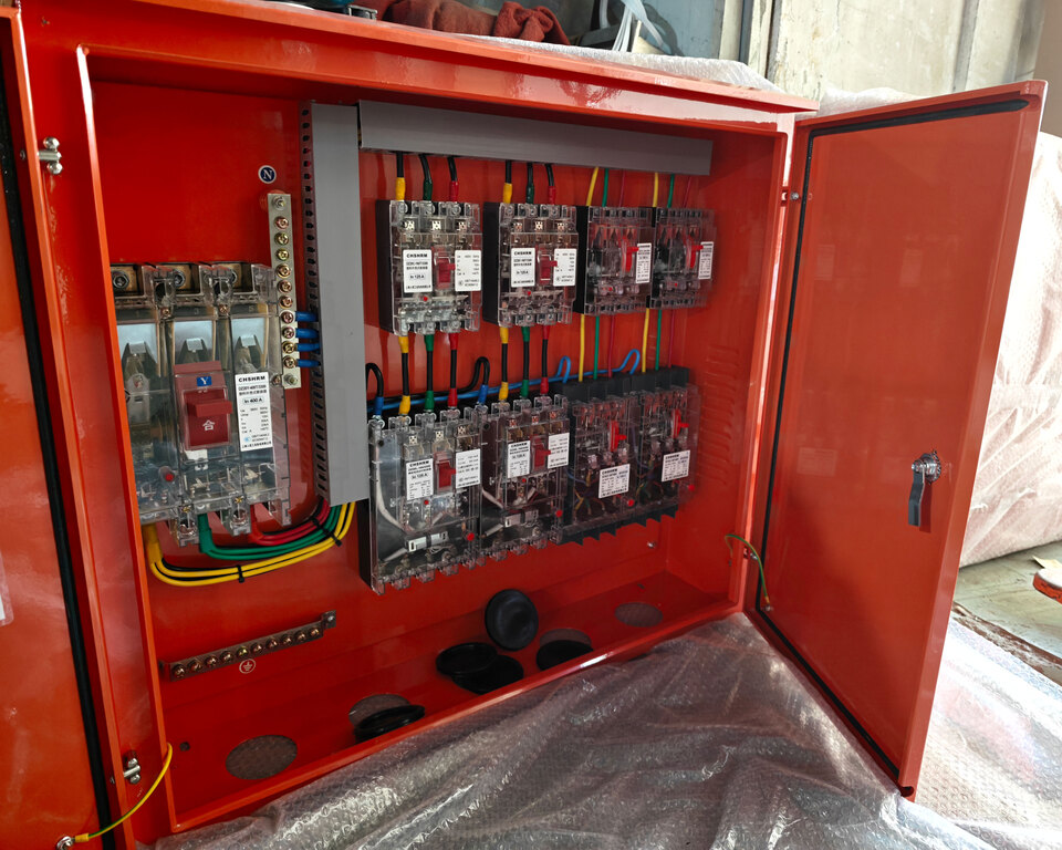 Com o aquecimento da infraestrutura global, como poderão os padrões de distribuição de energia para os canteiros de obras acompanhar? Ouyue Electric lançou uma caixa externa de porta dupla esquerda e direita de aço inoxidável de alta proteção