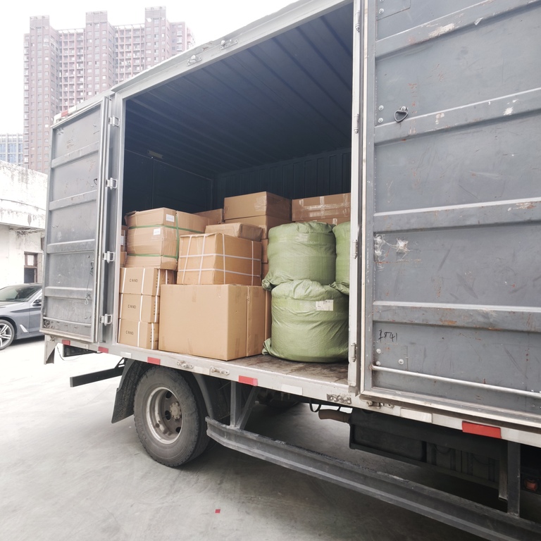 As caixas de distribuição de aço inoxidável da Ouyue Electric foram enviadas a granel para Israel: da fábrica ao porto de Ningbo, fornecendo forte suporte para projetos de pilhas de carga no exterior